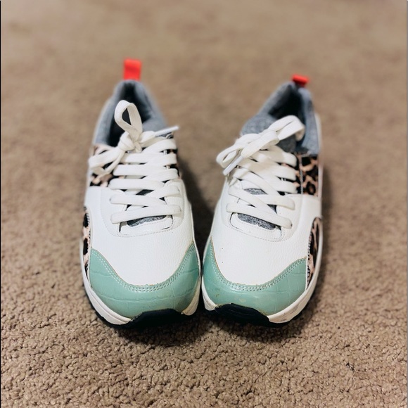 Cheetah Sneakers - Picture 2 of 5